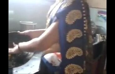 Desi bhabhi hot navel