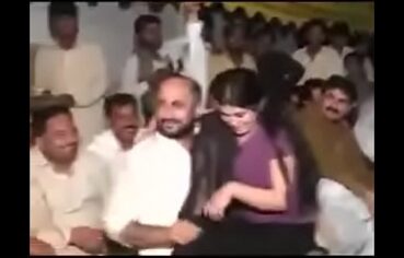 Nanga mujra dance