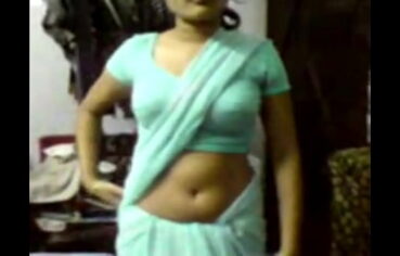 Sexy bhabhi in saree