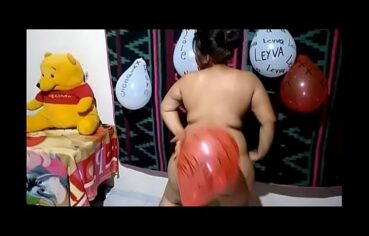 Artis india telanjang